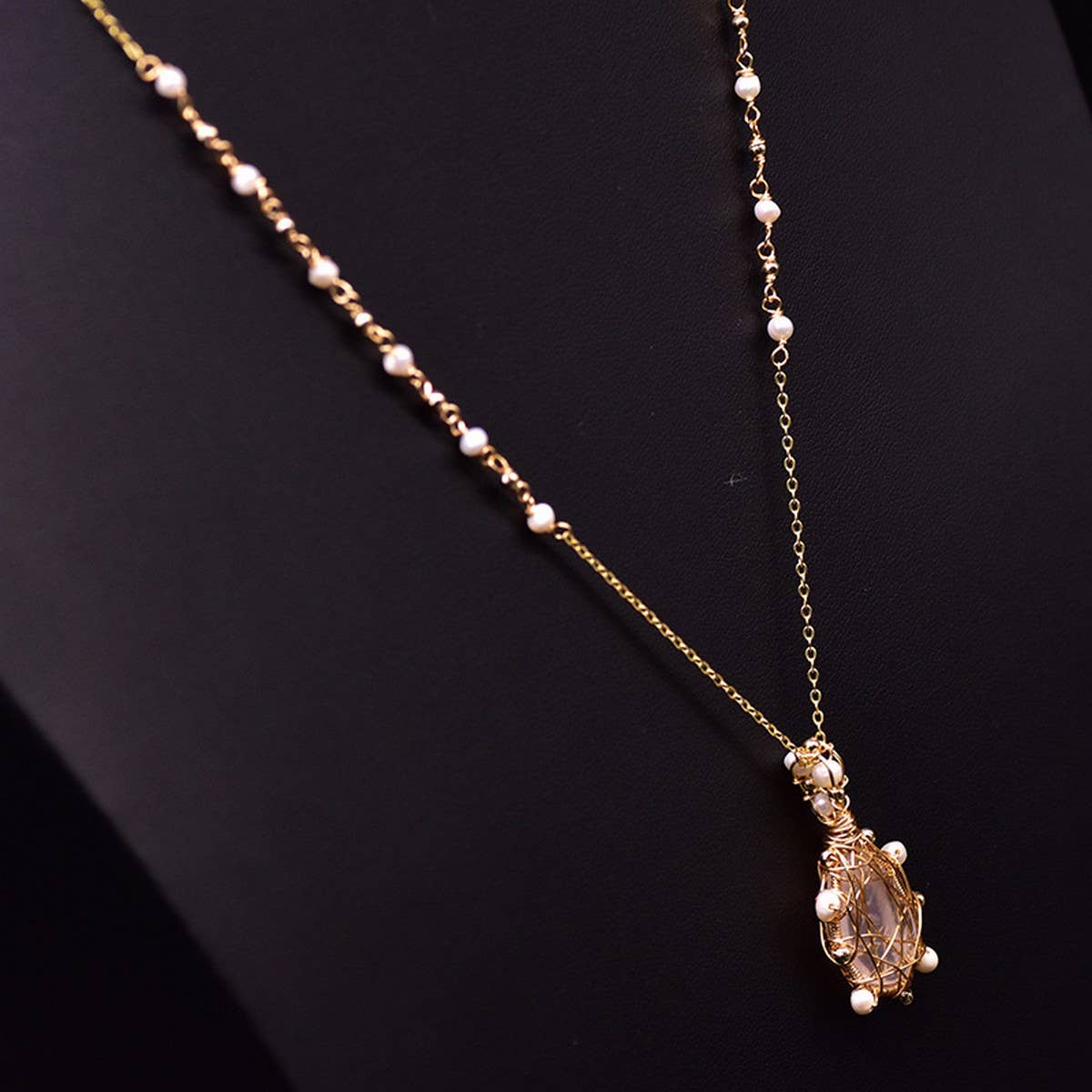 HIGH-END DESIGN AND FASHIONABLE SWEATER NECKLACE