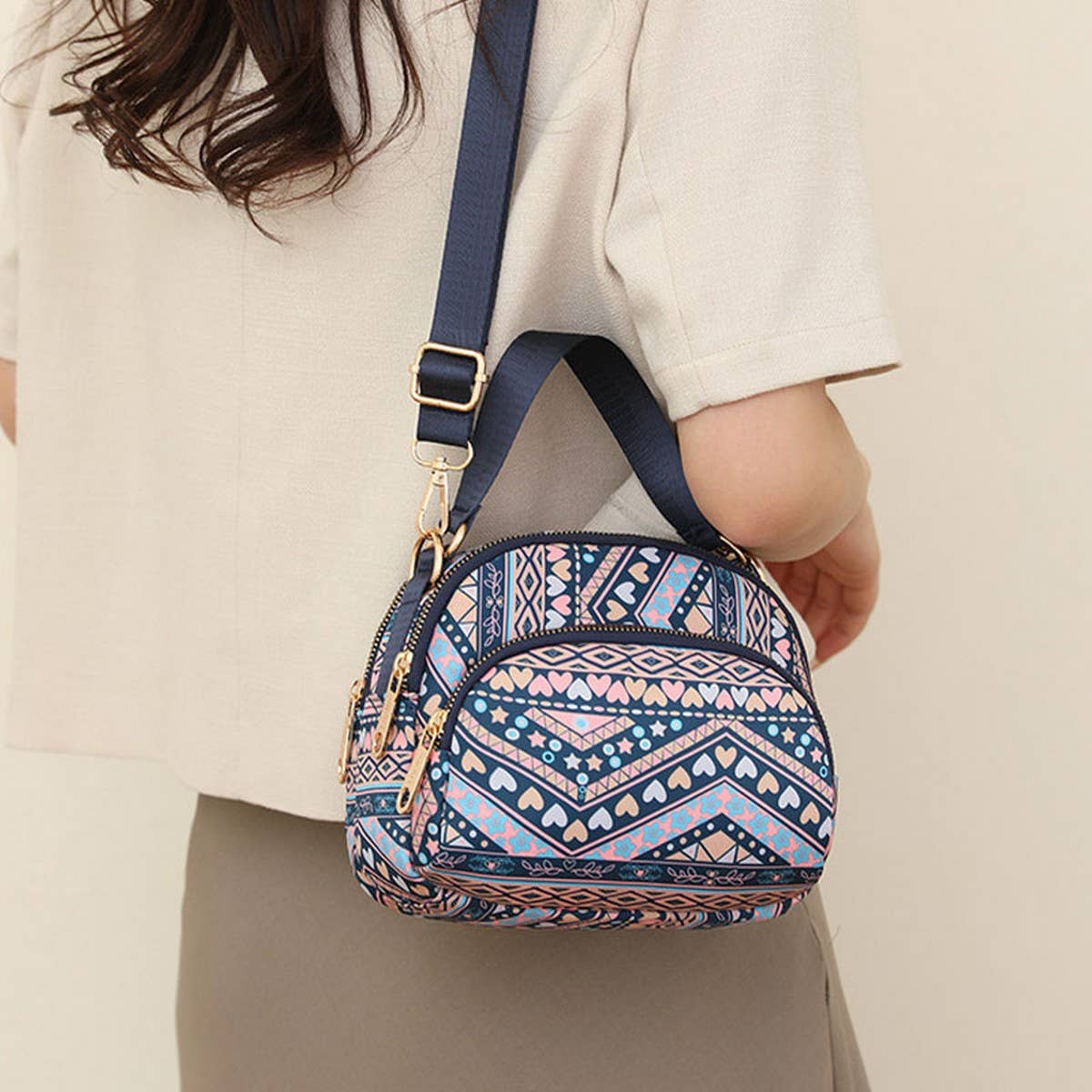 LIGHTWEIGHT NYLON WATERPROOF MINI SHOULDER BAG_CWAB3535