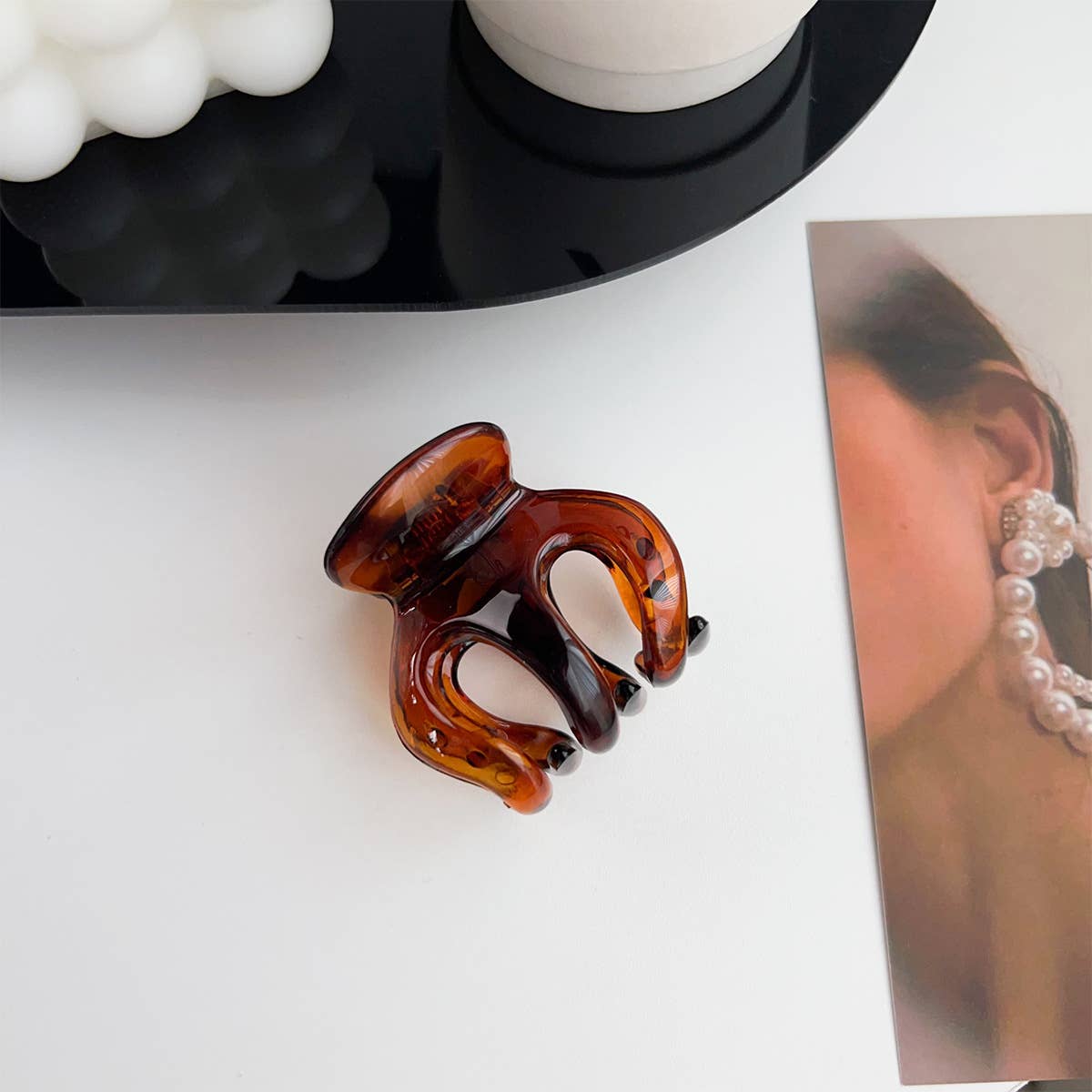 Arc-shaped semi-circular transparent gripper