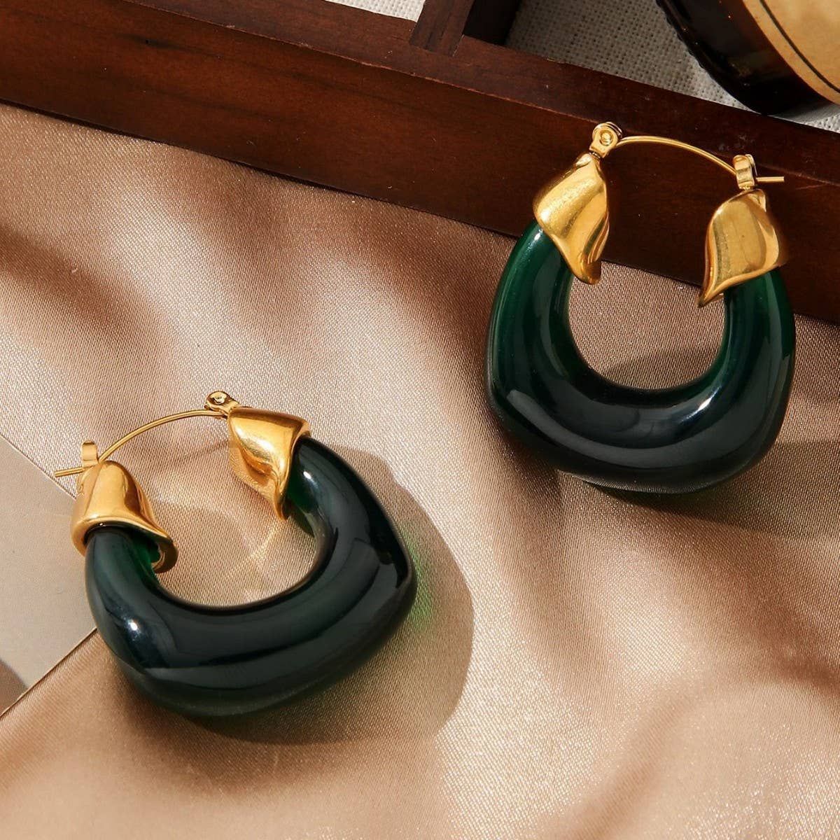 RETRO STYLE STAINLESS STEEL GOLD-PLATED EARRINGS_CWMM3657