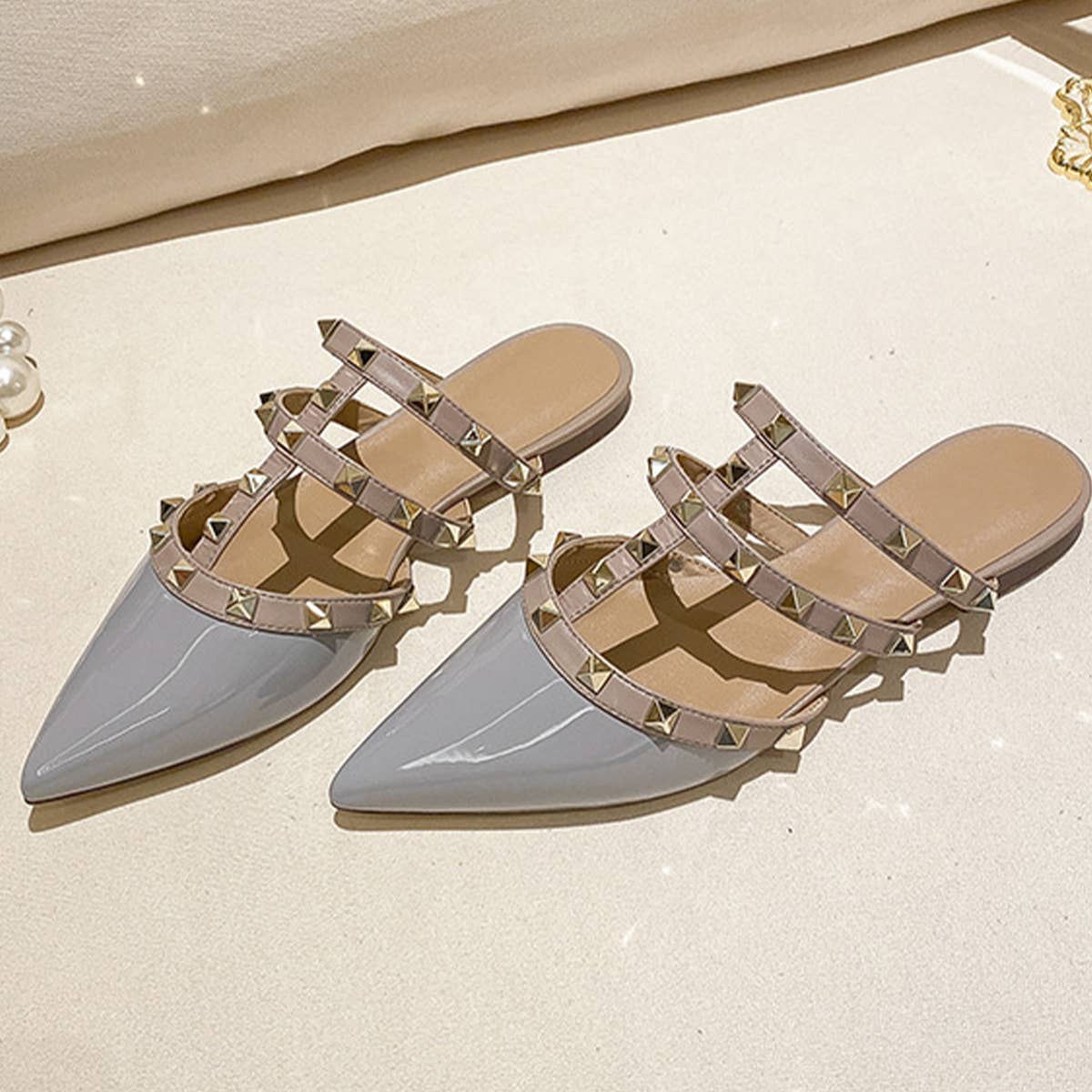 FASHIONABLE POINTED FLAT SOLE SANDALS