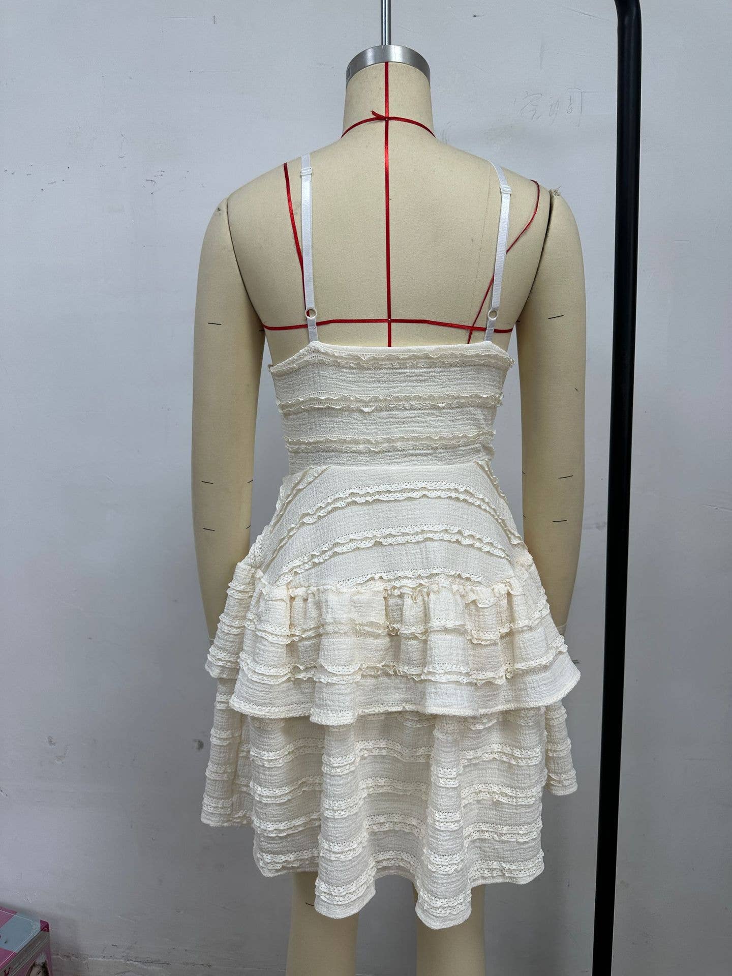 Solid-colored backless sexy halter lace dress