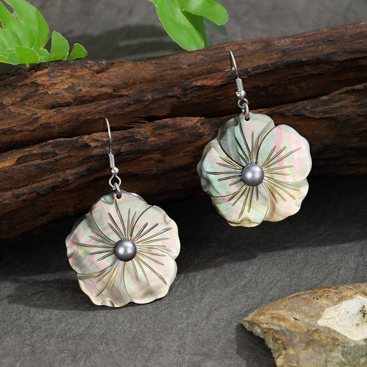 NATURAL BLACK SHELL TEMPERAMENT PETAL EARRINGS