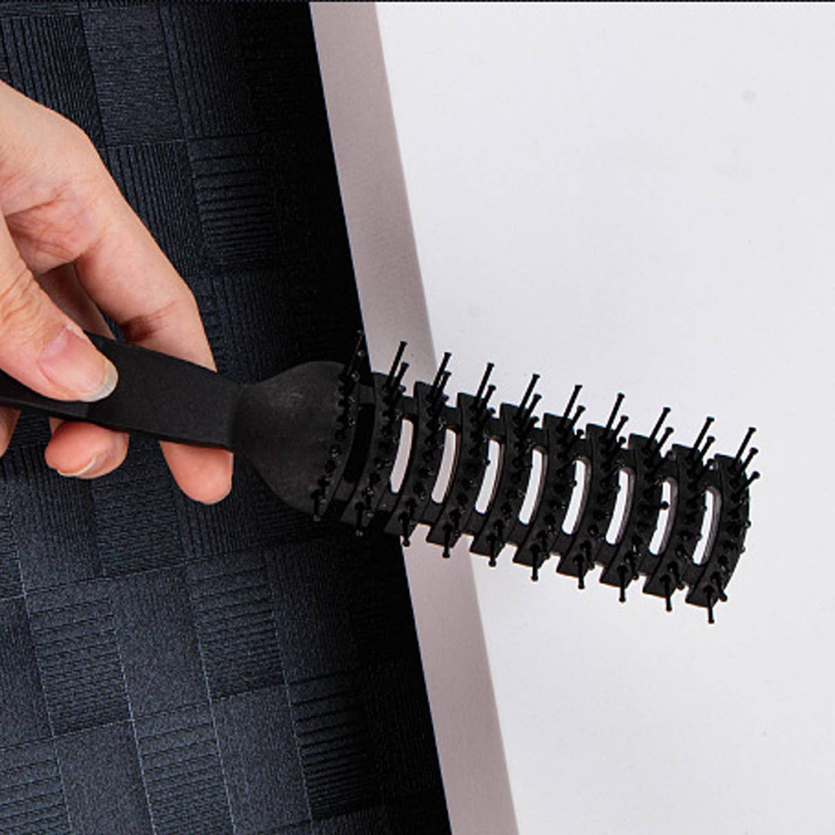 MEN FLUFFY NINE-ROW COMB