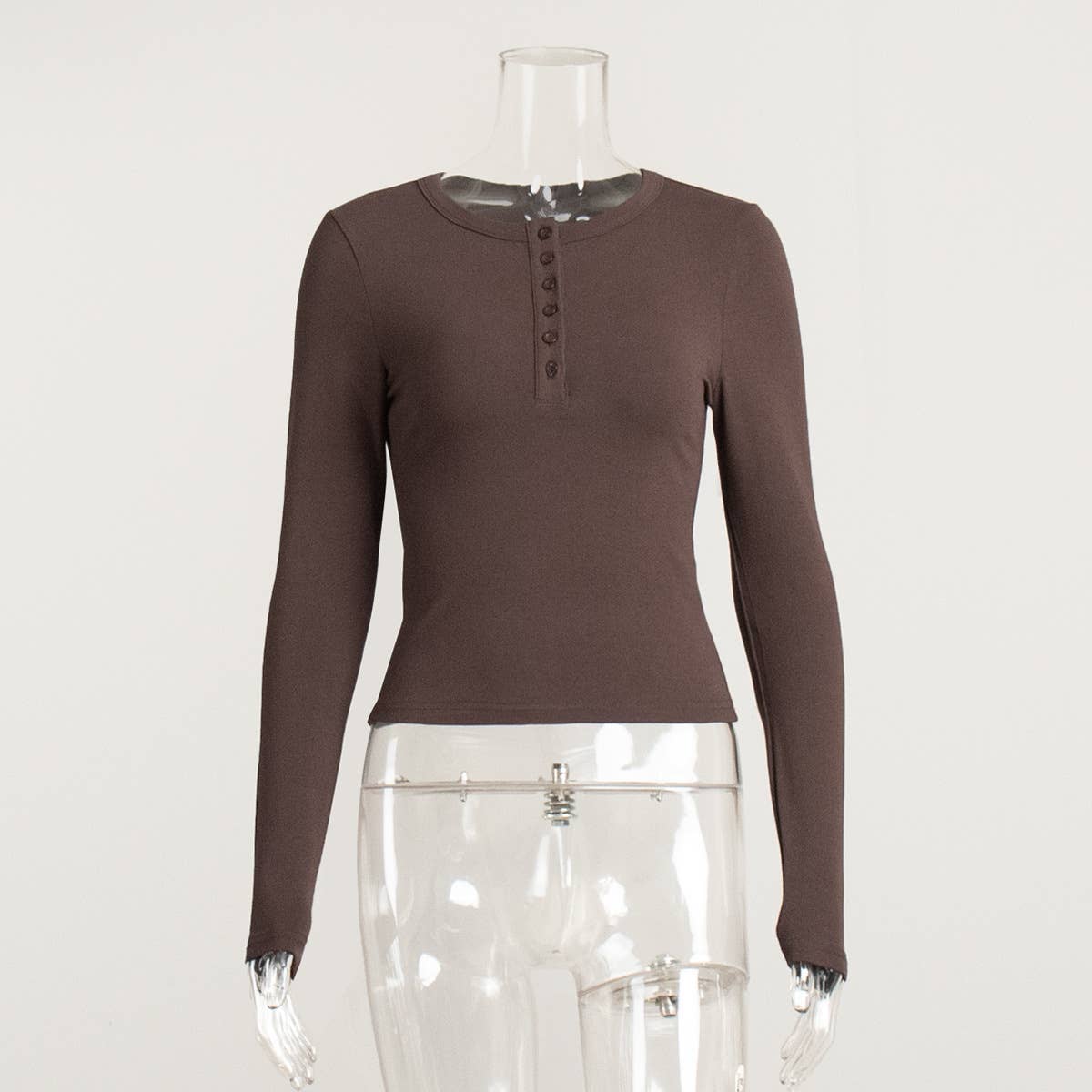 Versatile, form-fitting, round-neck T-shirt