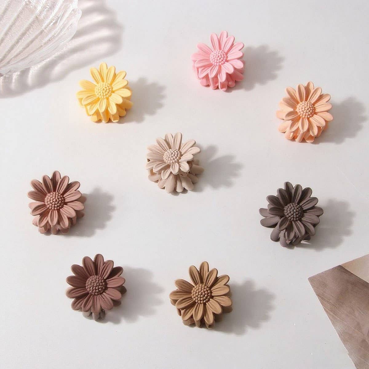 CWAHA07416_MINI DAISY HAIR CLAW CLIP CANDY COLORS