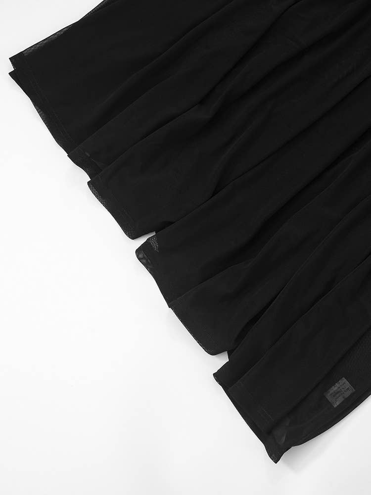 Solid-color hip-hugging pleated strapless dress