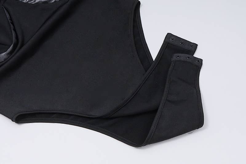 Long-sleeved solid-color jumpsuit with a neckline