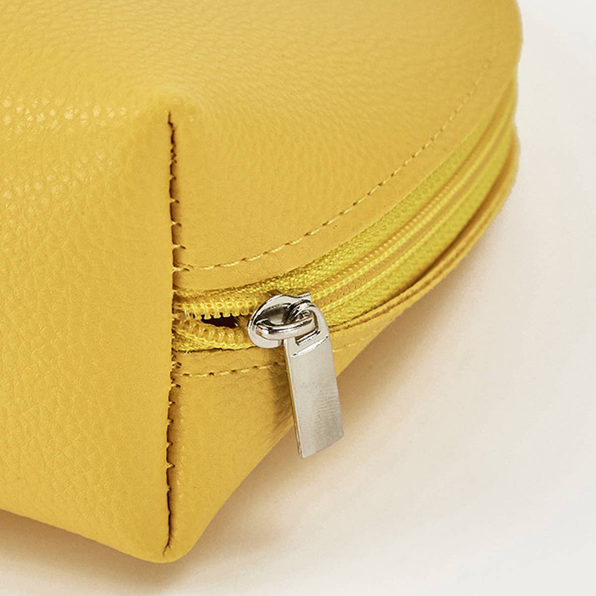 SIMPLE WATERPROOF PORTABLE TOILETRY BAG_CWAB1835