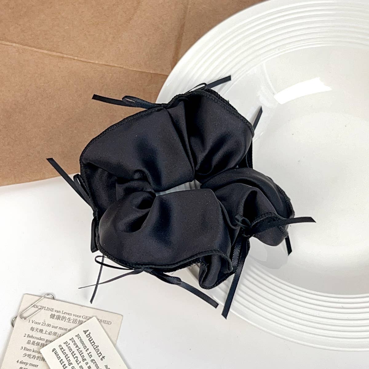 Ballet-style ribbon bow tie intestine hair tie