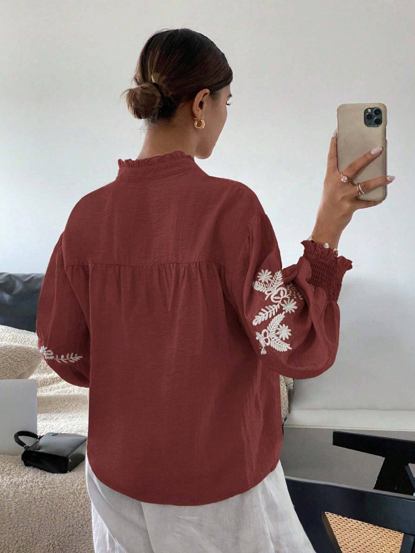 Embroidered single-breasted lantern sleeve top