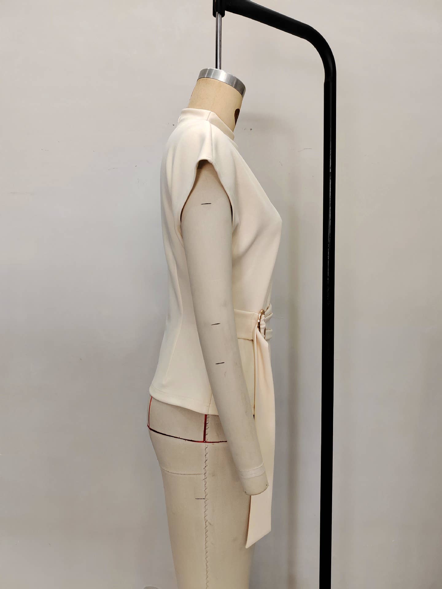 Semi-high neck short-sleeved cinched waist top