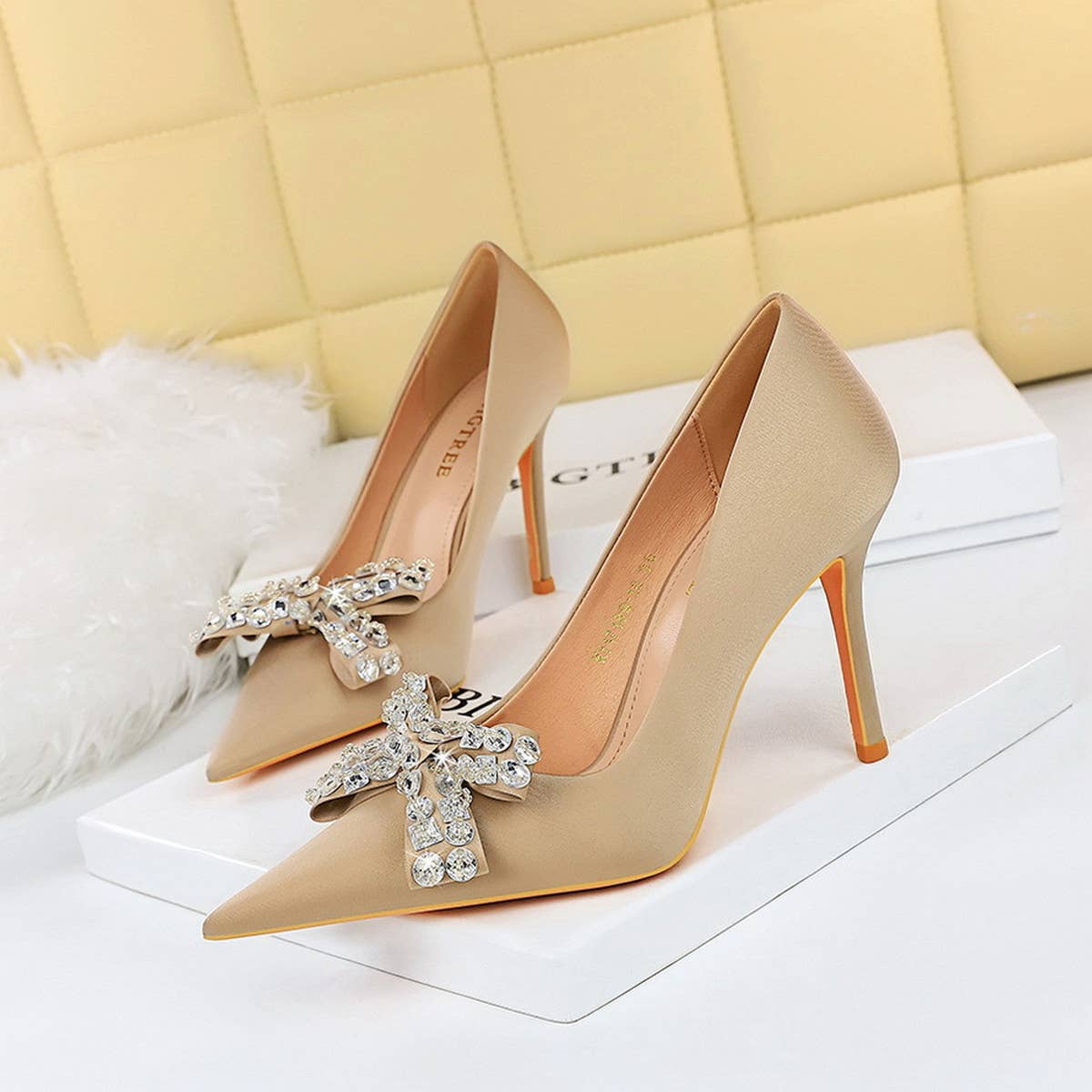 STYLISH POINTED TOE RHINESTONE HIGH HEELS_CWSHH0102