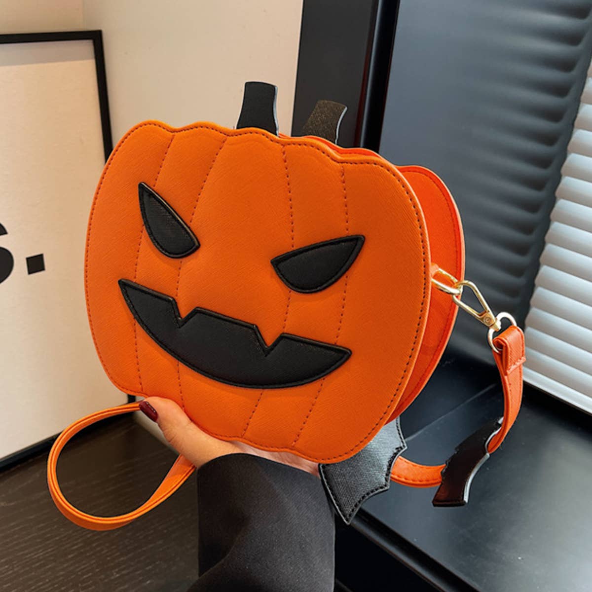 HALLOWEEN PUMPKIN DIAGONAL SMALL ROUND BAG_CWAB0982