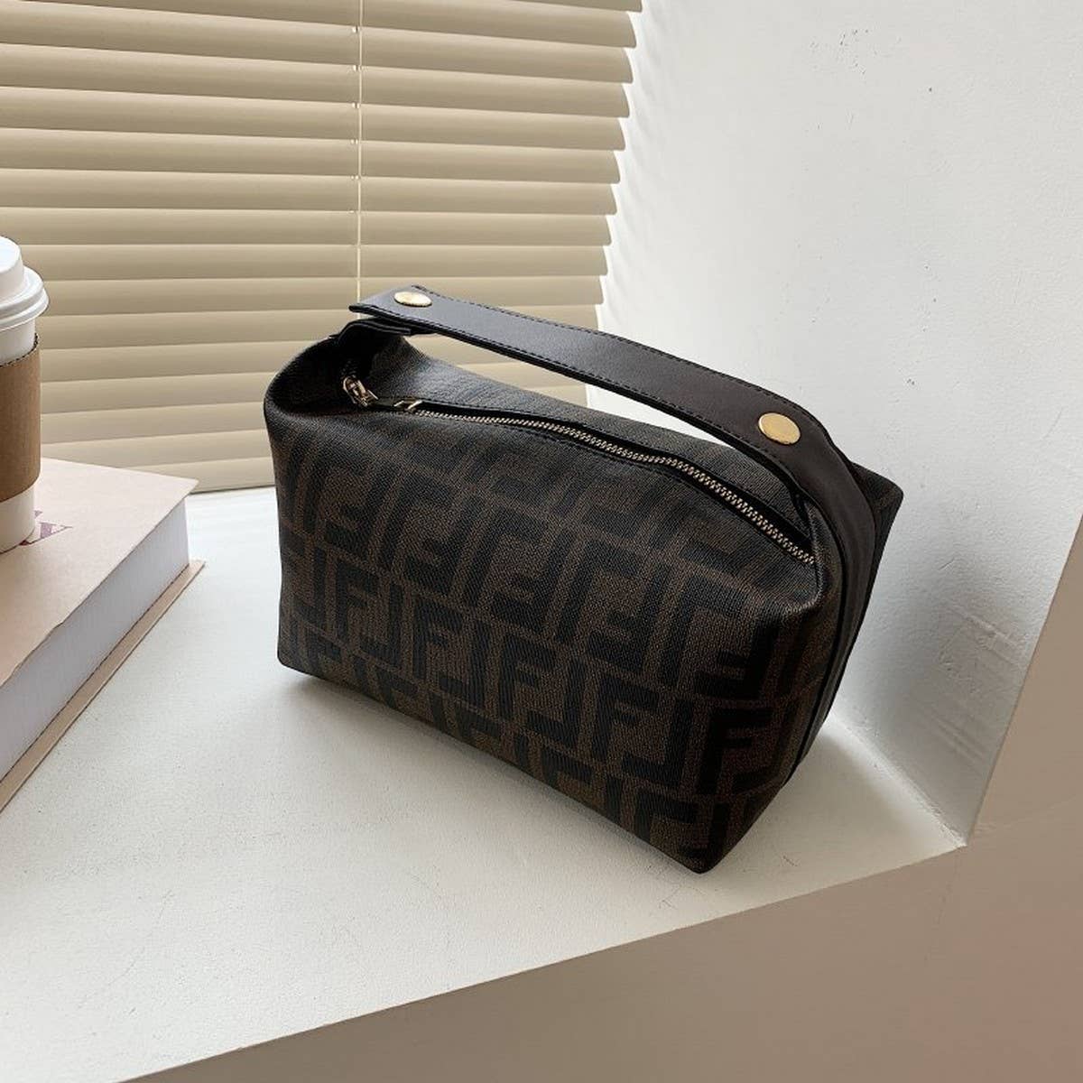 NEW ARRIVAL HIGH-END FASHION PORTABLE COSMETIC BAG_CWAB4389