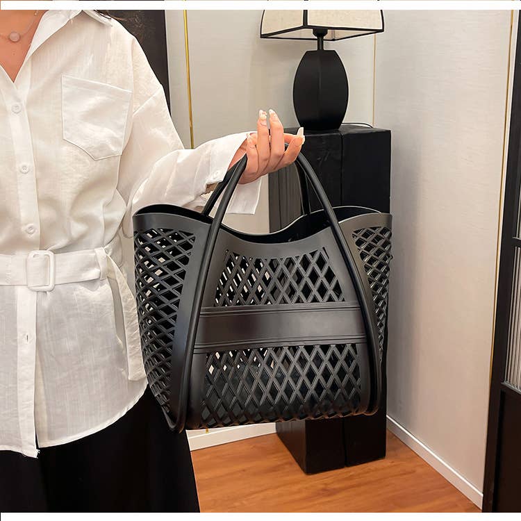 Large-capacity hand-held vegetable basket