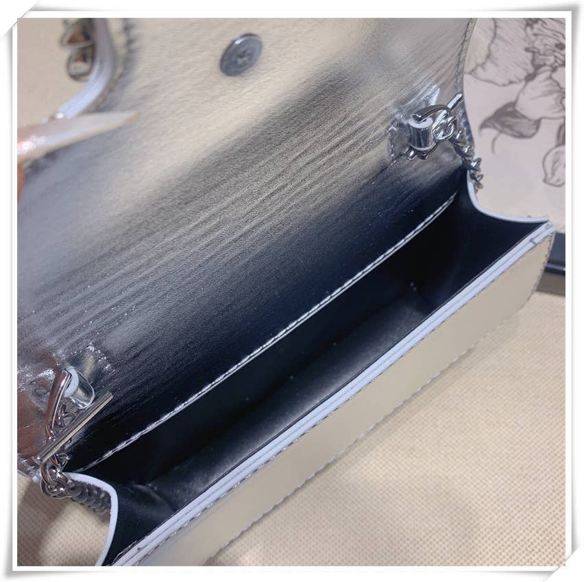 Trendy diamond-encrusted chain square bag