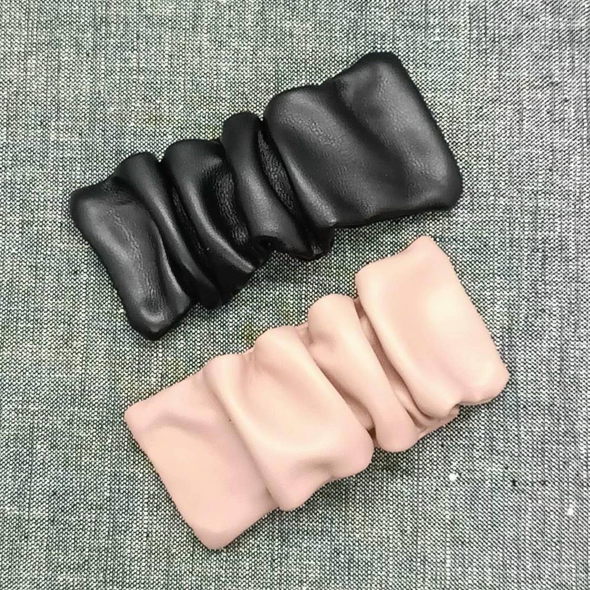 Soft Ruched PU Leather Sweet Side Hair Clip_CWAHA6364
