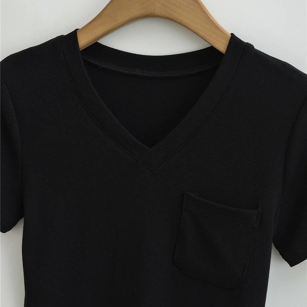 Slim-fit short crop top with a hot chick base