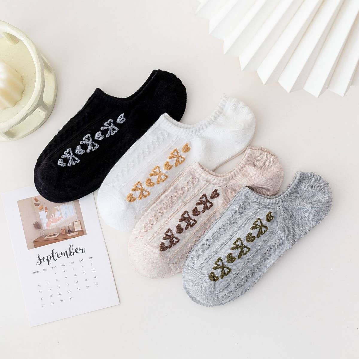 CARTOON BEAR SILICONE ANTI-SLIP BOAT SOCKS_CWMS2023