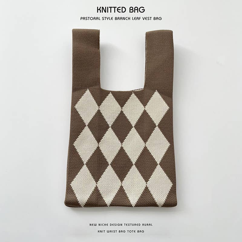 Heart-shaped color-blocked knitted handbag