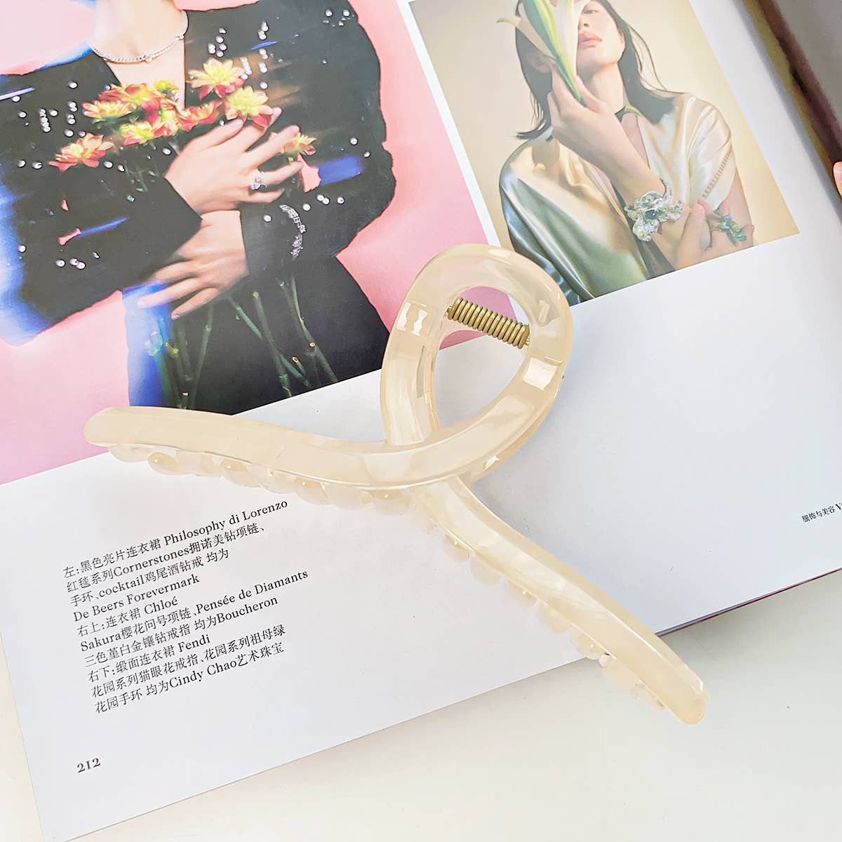 Fashionable cross-grip jelly-colored shark clip