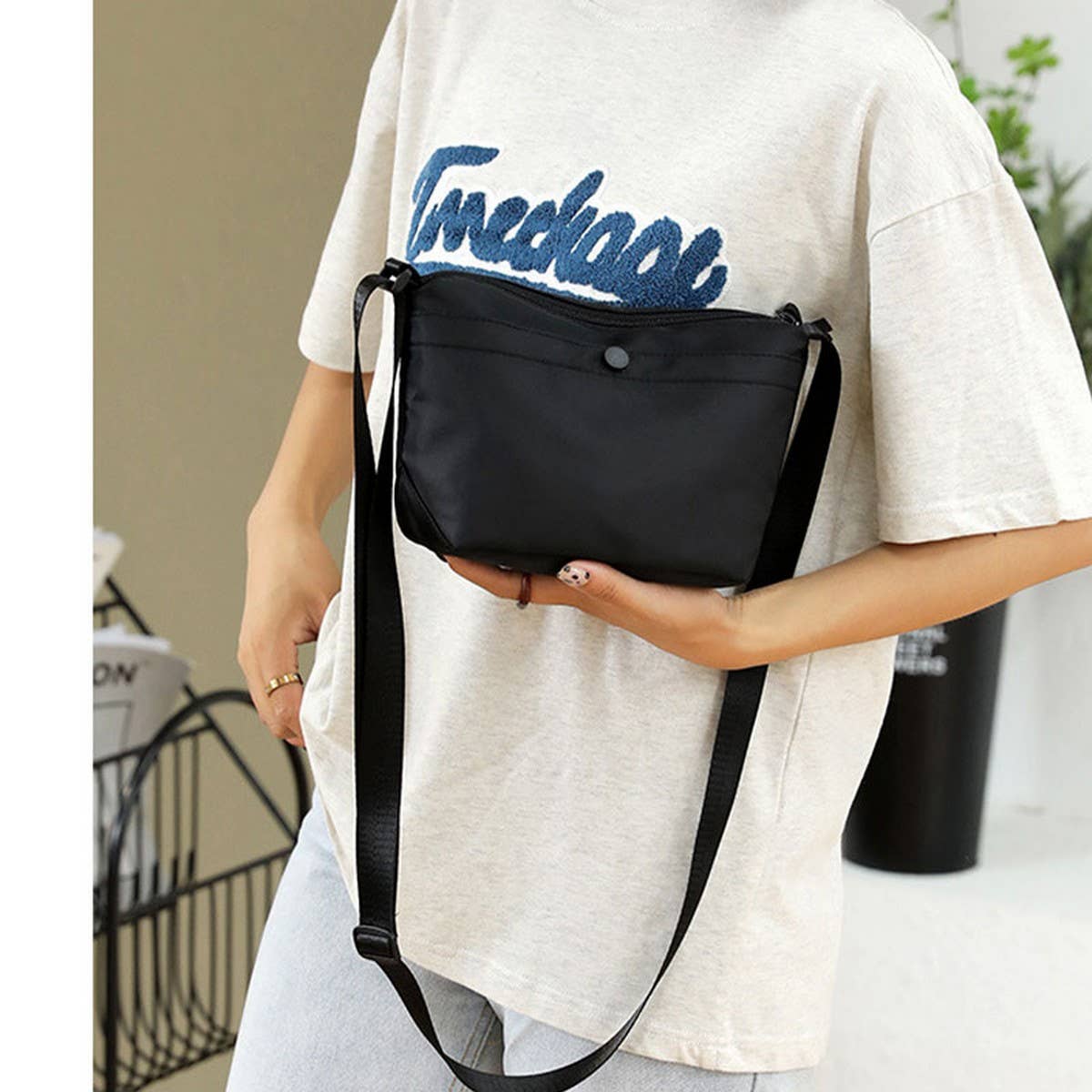 FASHIONABLE NYLON CASUAL SHOULDER MESSENGER BAG_CWAB3500