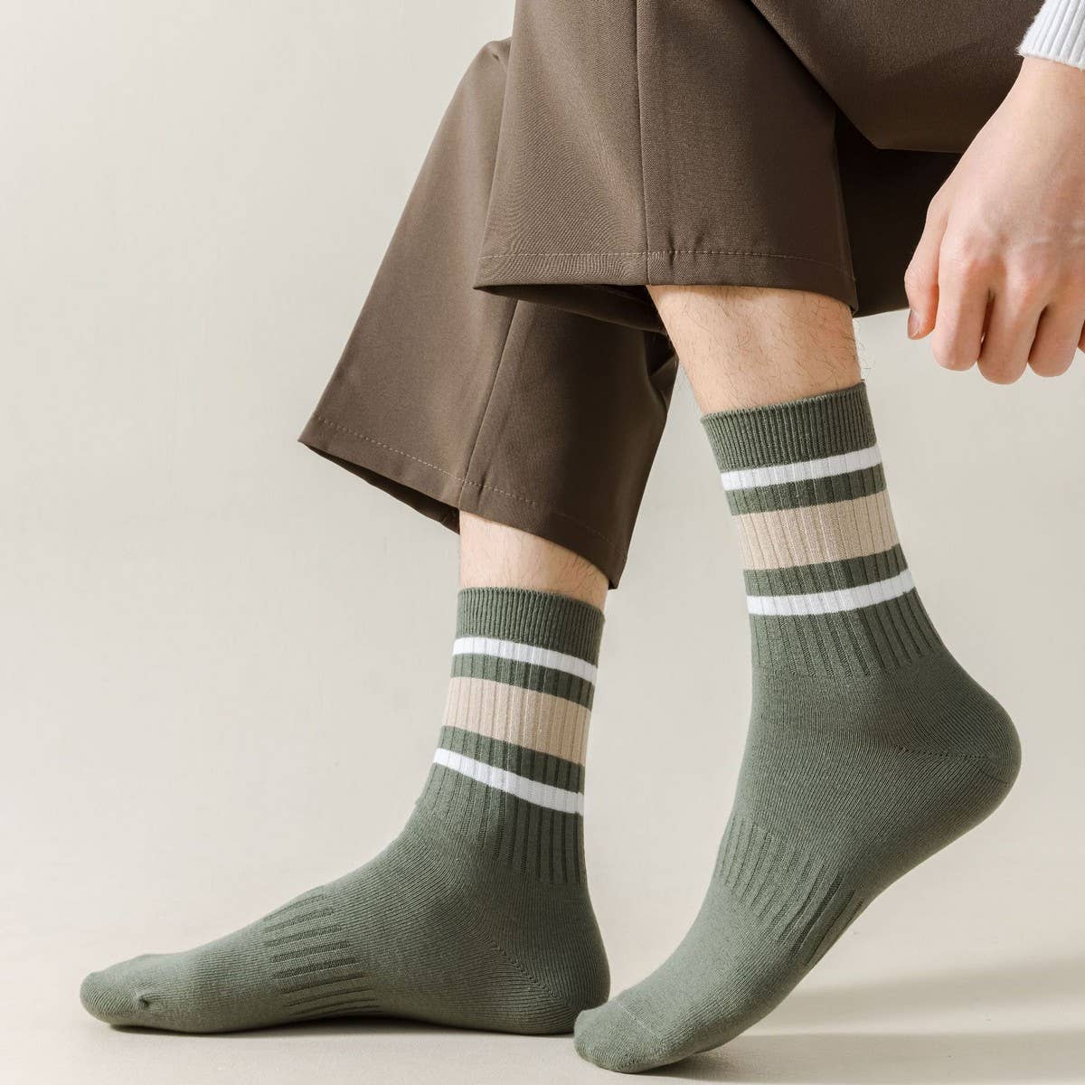 NEW VERSATILE STRIPED SPORTS COTTON MID-CALF SOCKS_CWMS1354