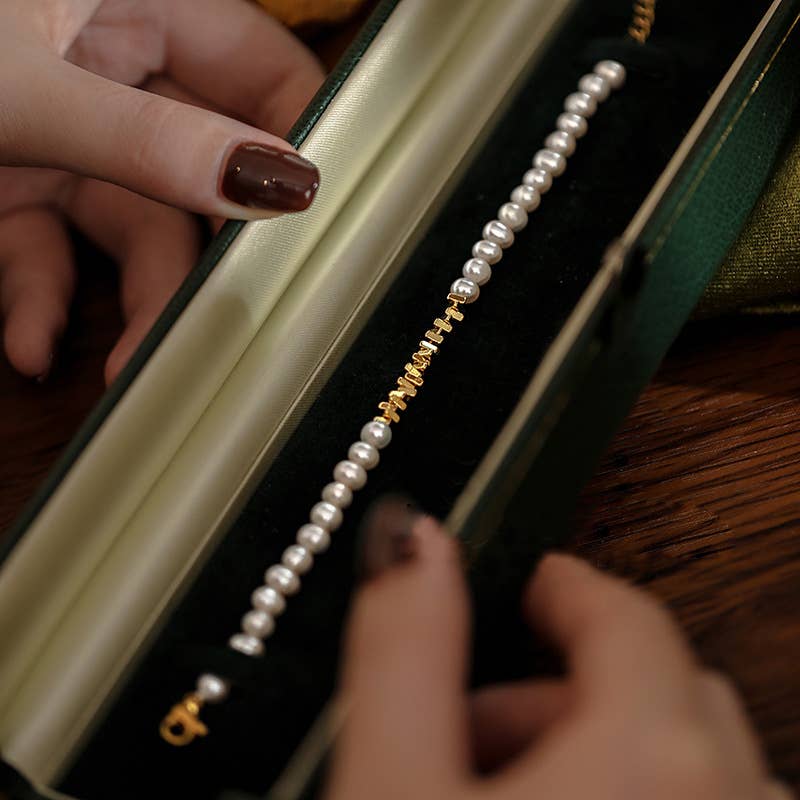 Freshwater pearl bracelet made of broken silver