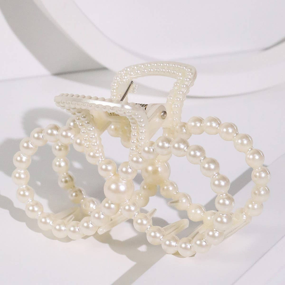 Chic Pearl Heart Claw Clip ? Minimalist Hair Grip