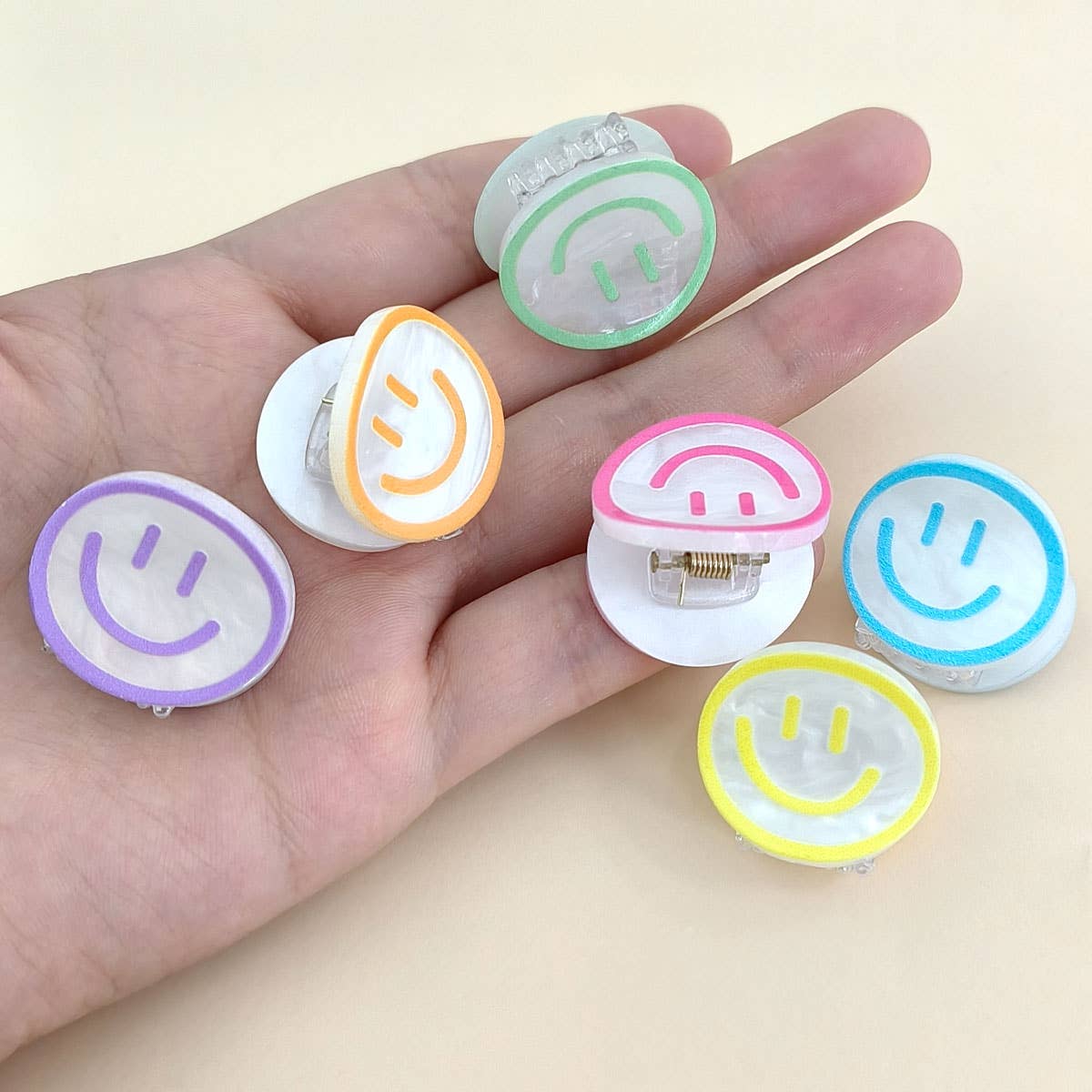 Acrylic Smiley Face Hair Claw - Cute Back Clip_CWAHA0285