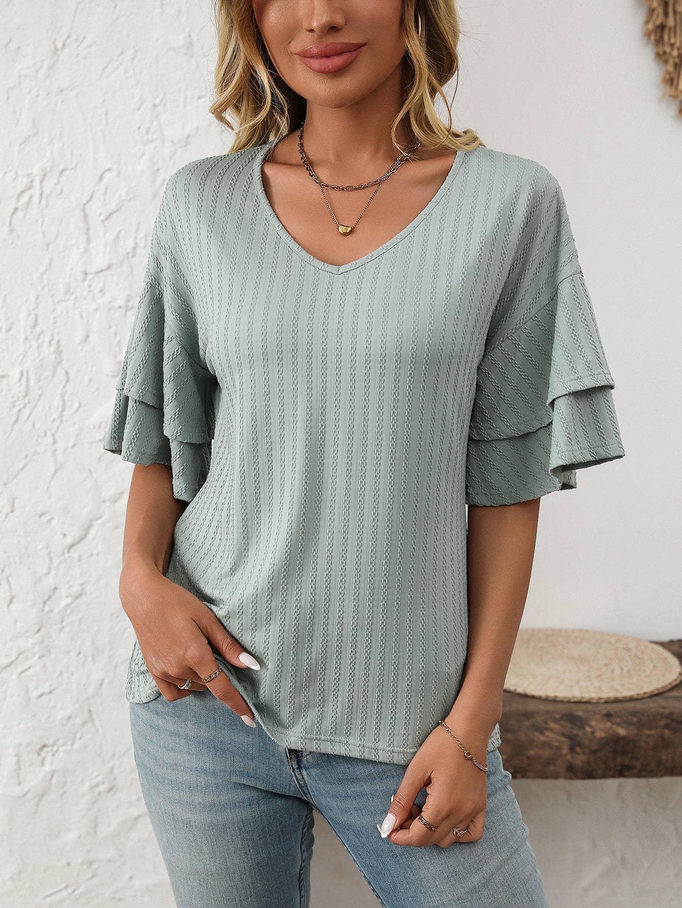 Solid color V-neck T-shirt with lotus sleeves