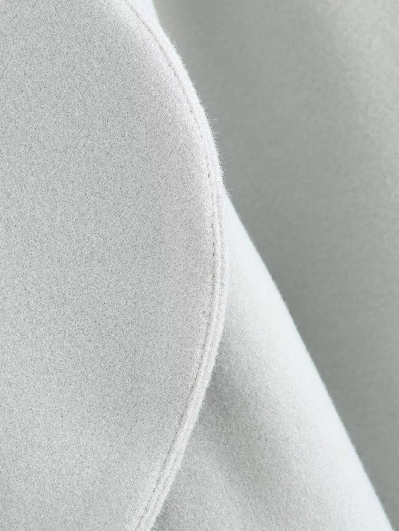 SIMPLE BLAZER WITH LARGE LAPELS AND NO BUTTONS