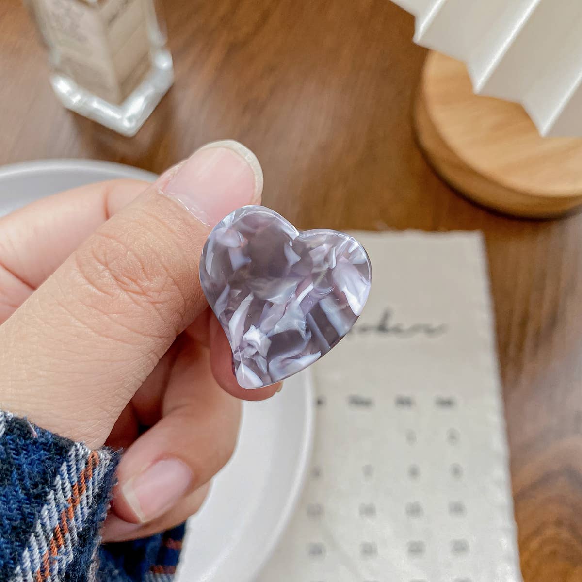 Cute acetic acid heart-shaped small clipper