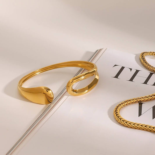 Chic Irregular Open Bangle, 18K Gold Titanium_CWAJE4762