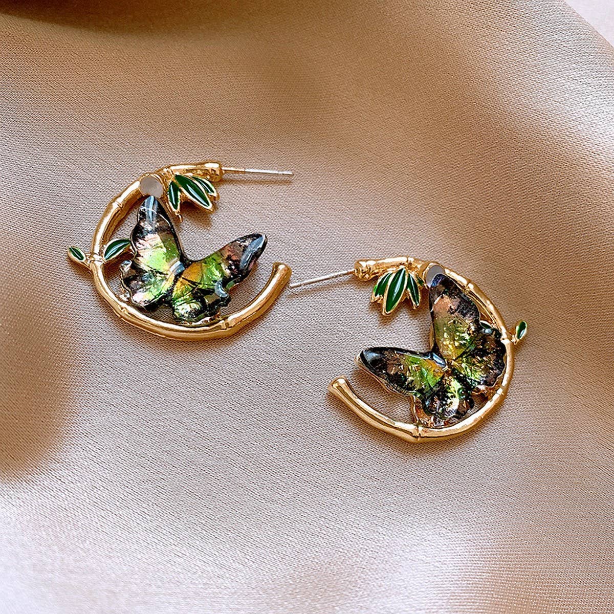 ROUND BAMBOO LEAF BUTTERFLY EARRINGS