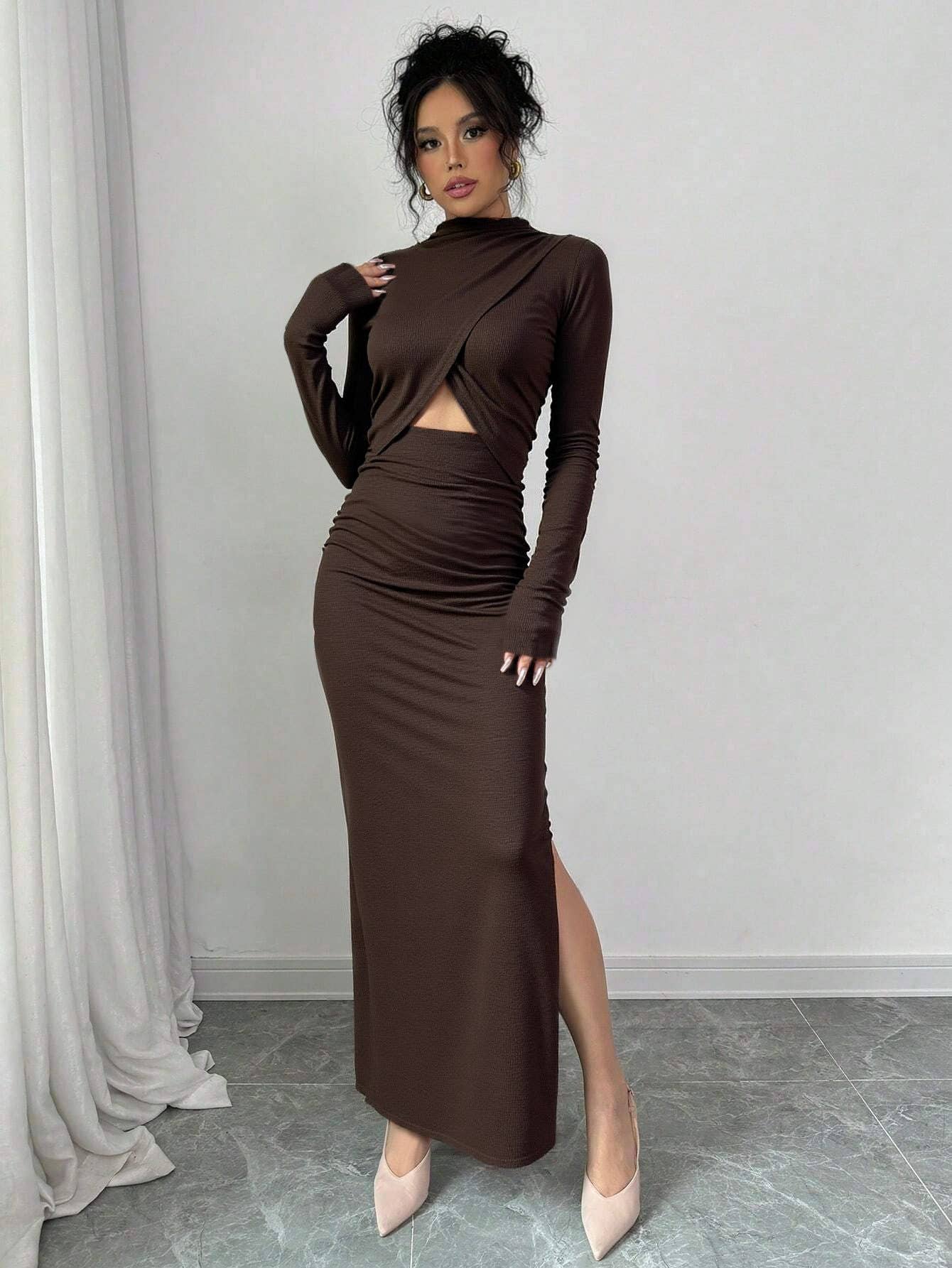 Sexy slit figure-hugging waist-revealing dress