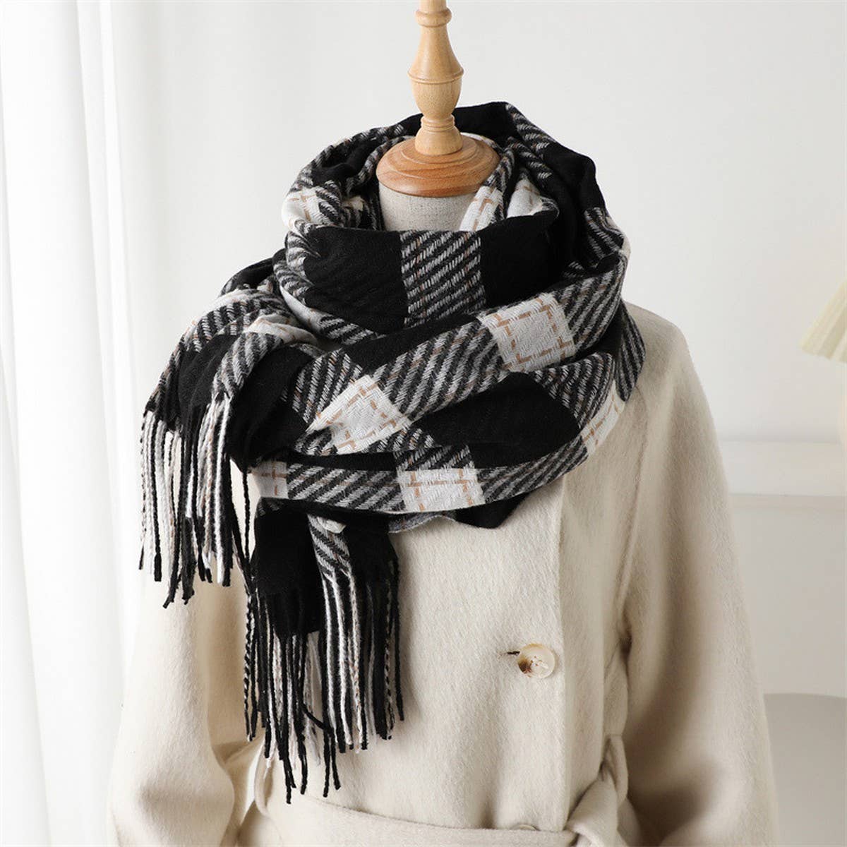 Aesthetic Plaid Fringe Scarf for Fall Winter_CWASC2767