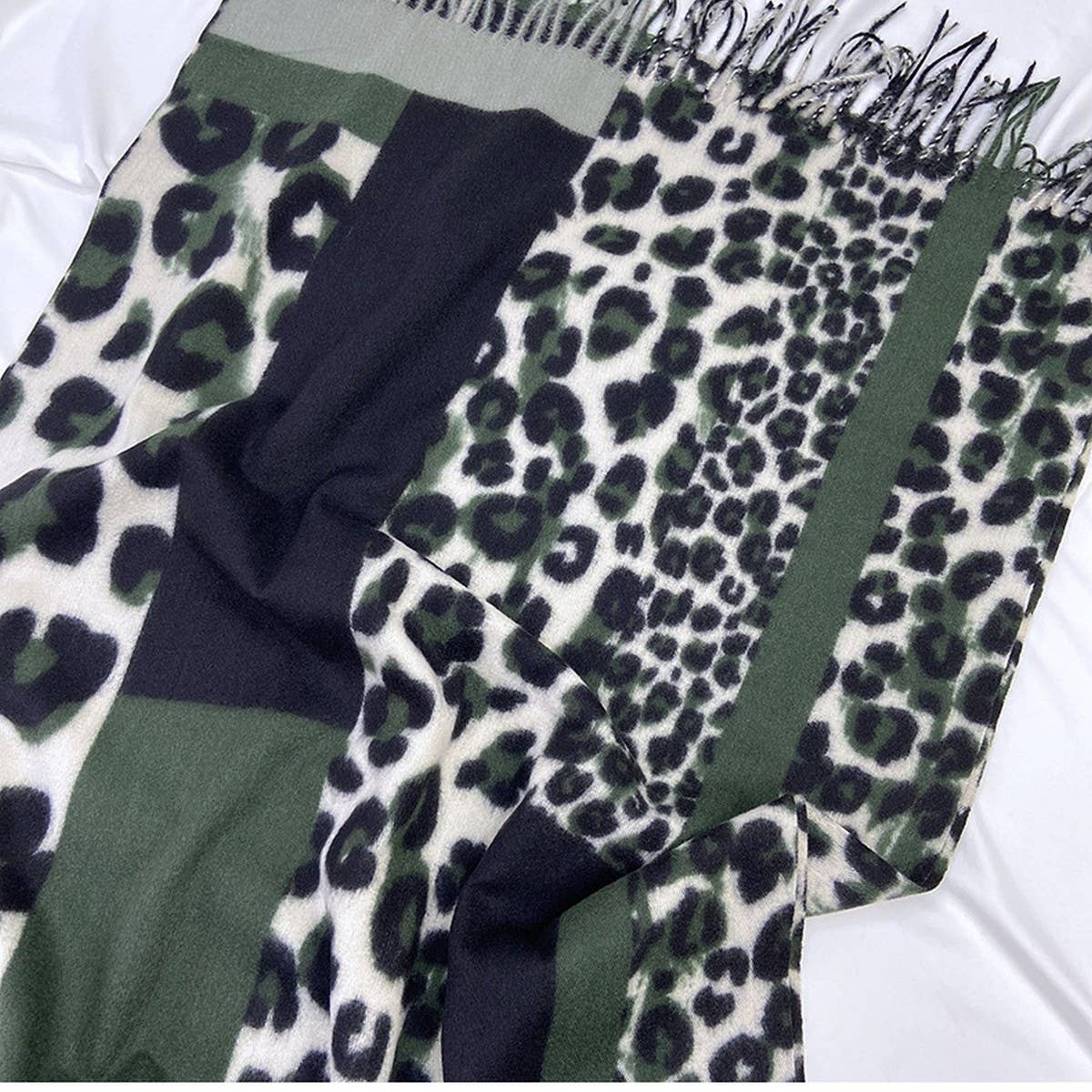 Leopard Colorblock Scarf ? Warm Tassel Winter Wrap
