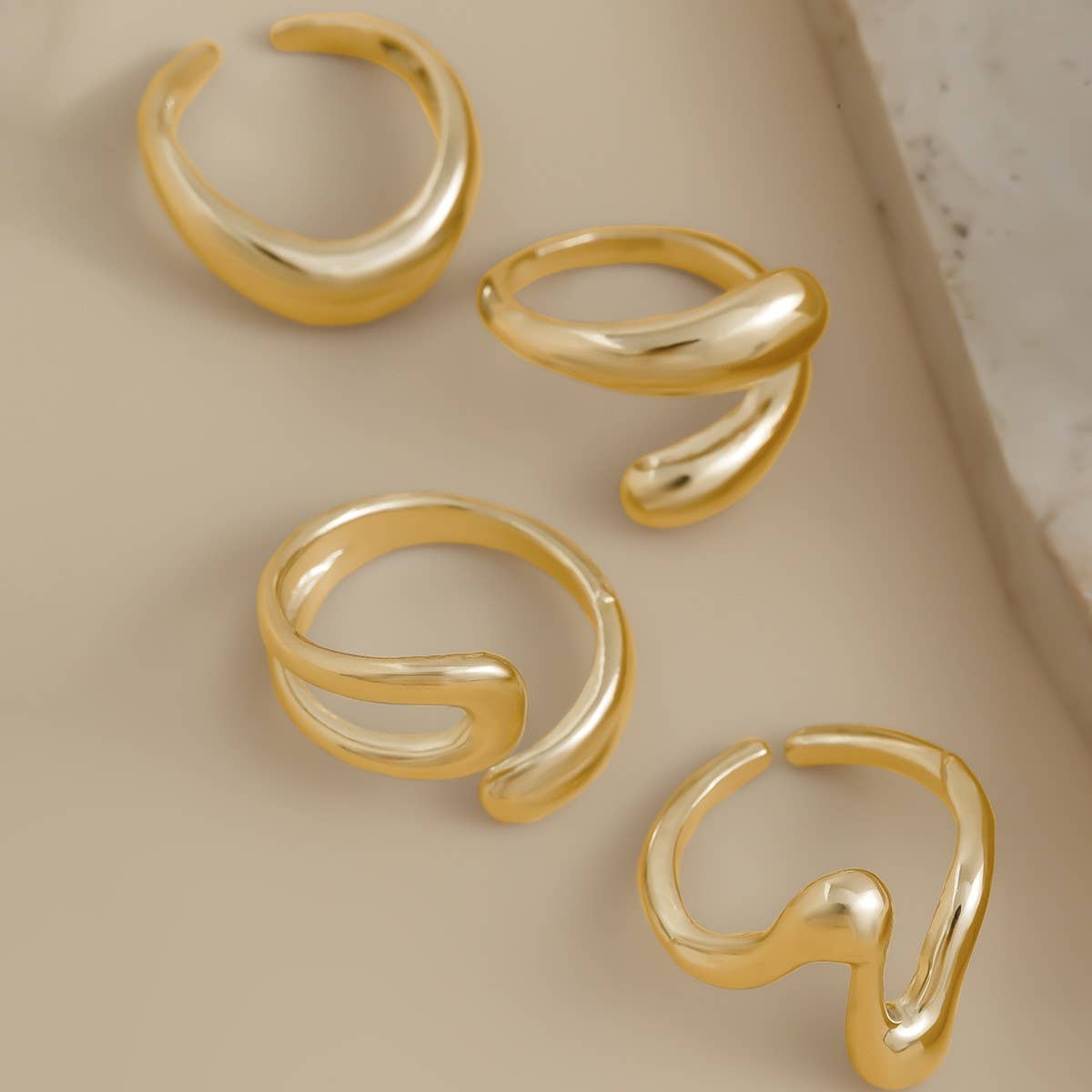 METAL CURVED OPENING ADJUSTABLE RING FOR WOMEN