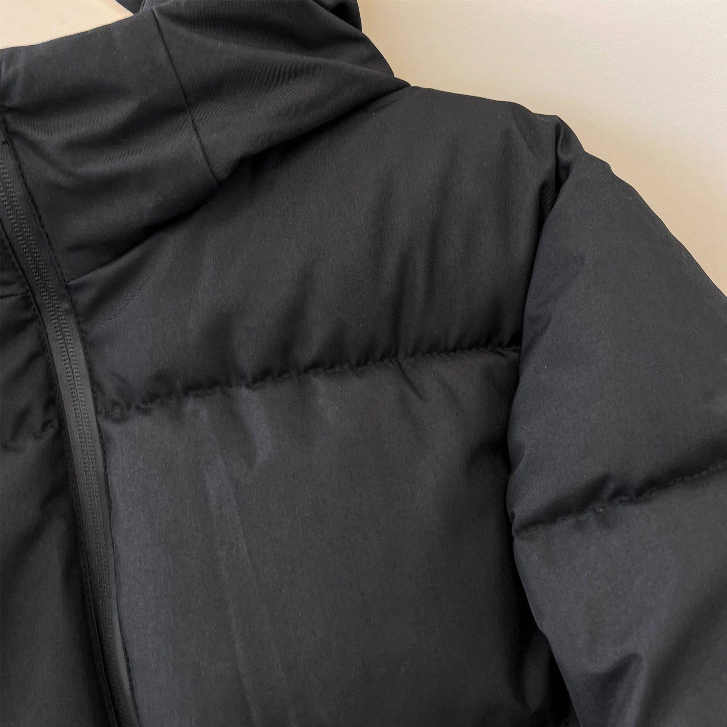 Wear a windproof hooded short warm bread jacket