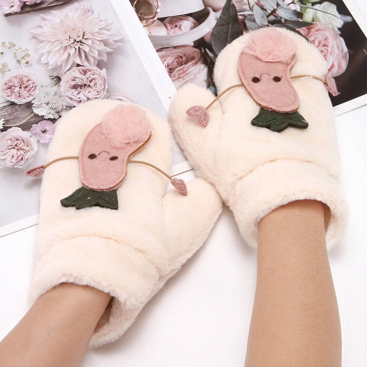 WOMEN'S CARTOON RABBIT FUR FULL FINGER GLOVES_CWAG0265