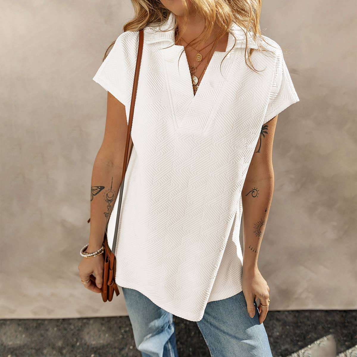 Solid-color V-neck slit short-sleeved T-shirt