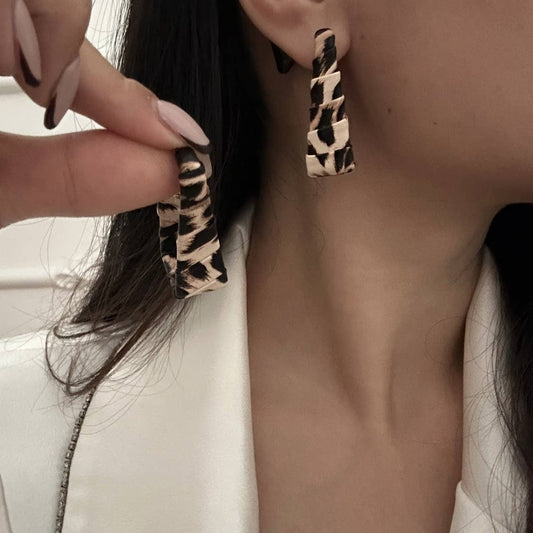 FASHIONABLE LEOPARD PRINT SILVER NEEDLE EARRINGS