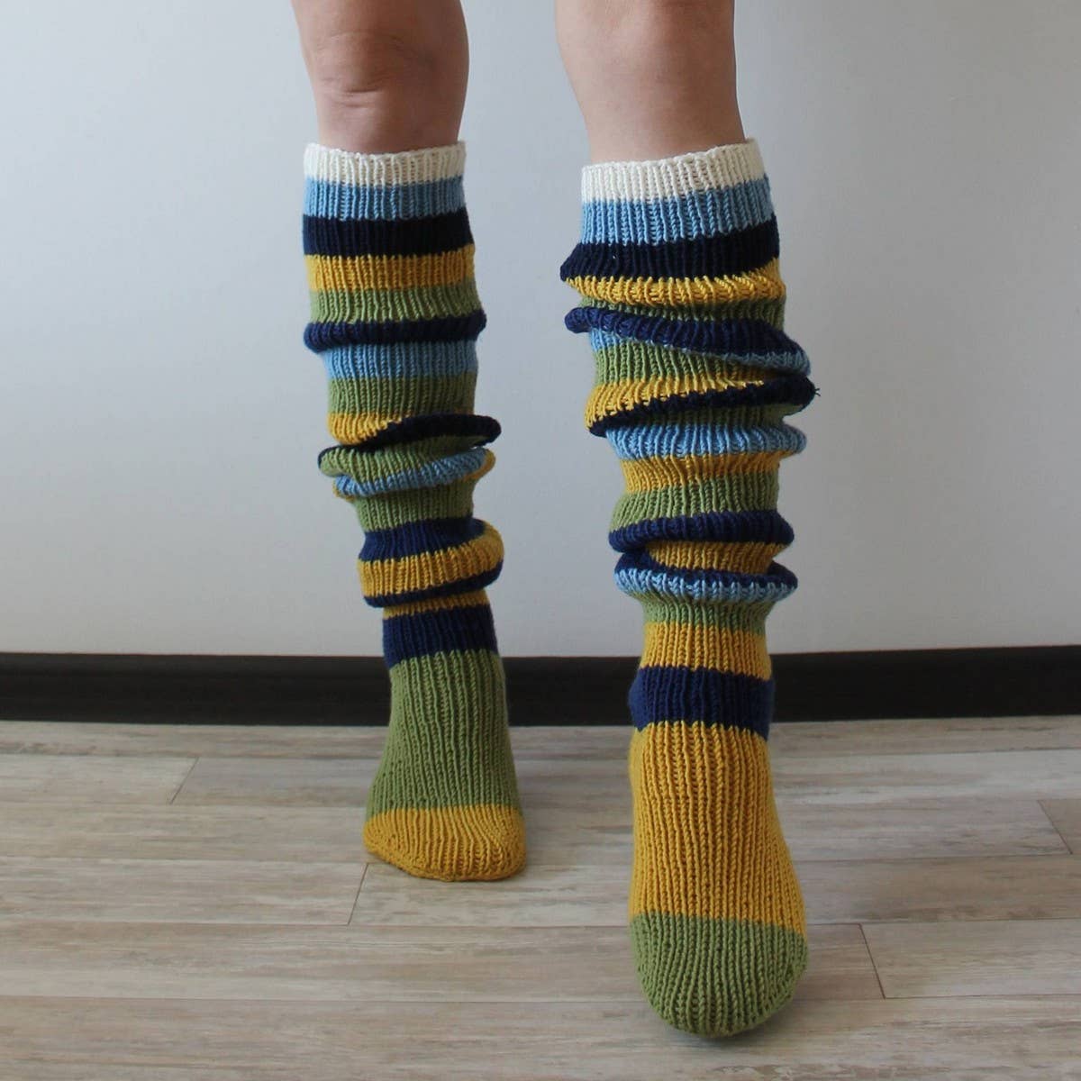 FASHION STRIPED LONG OVER-THE-KNEE SOCKS_CWMS0848
