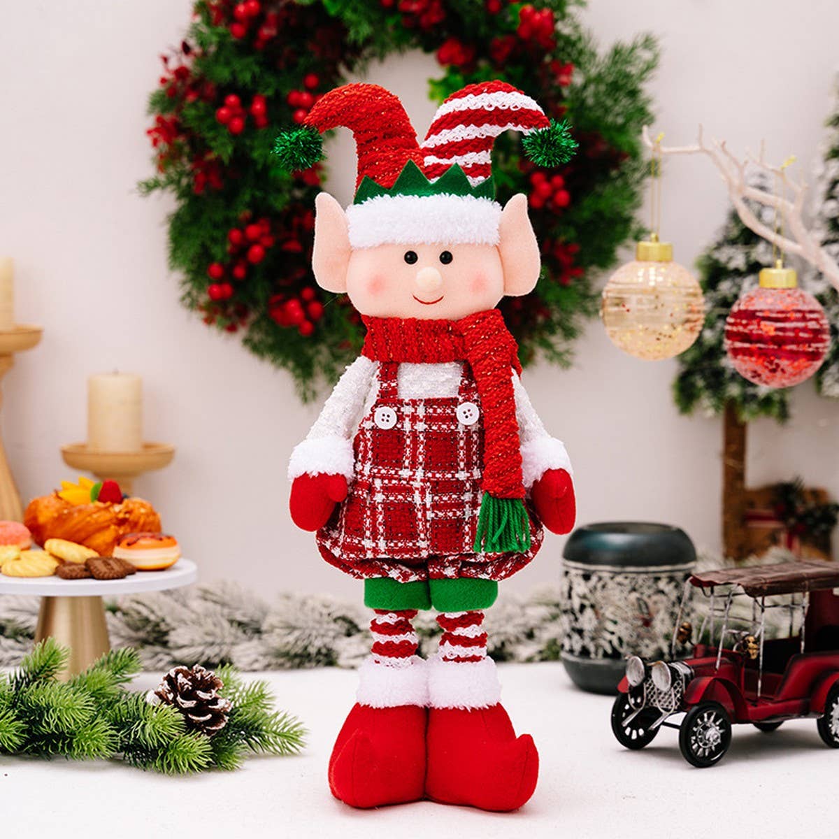 CWMM10300_RED&GREEN CHRISTMAS ELF STANDING FIGURINE