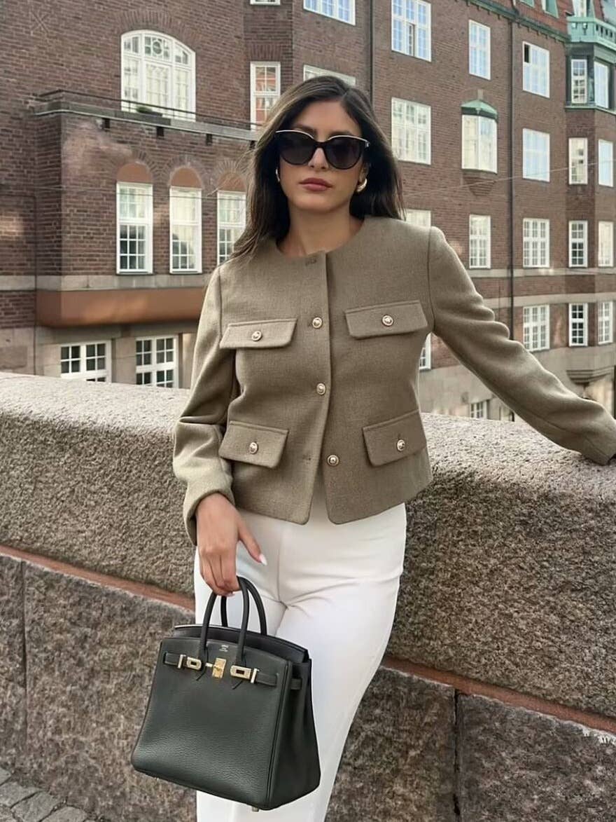 Round neck, loose golden buttons Short jacket