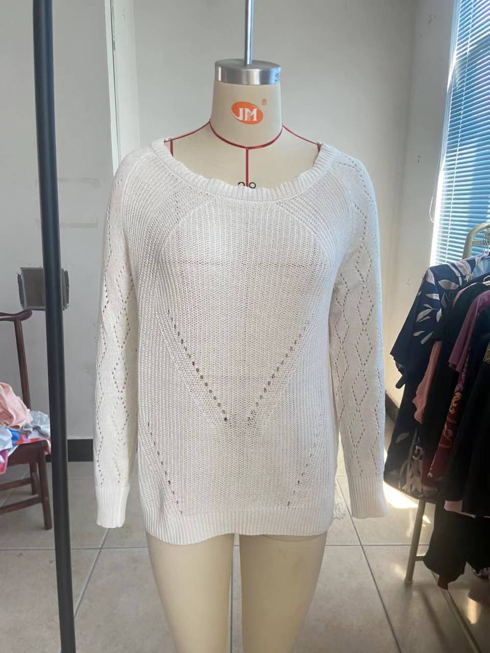 HOLLOW-OUT PATTERN SOLID COLOR CREW NECK SWEATER