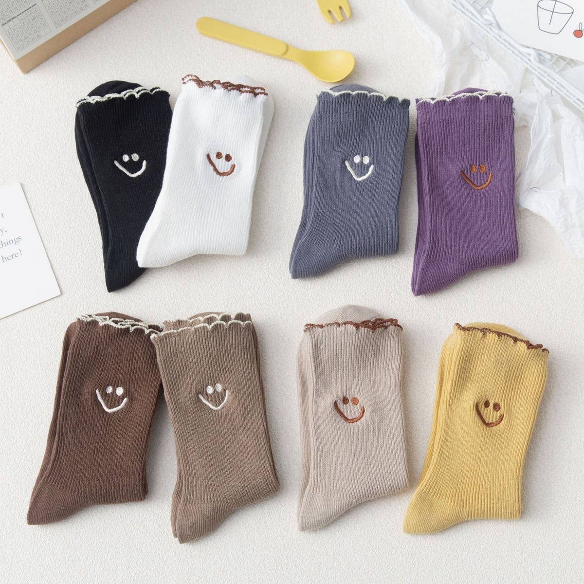 NEW STYLE CARTOON SMILEY FACE EMBROIDERED SOCKS_CWMS1406