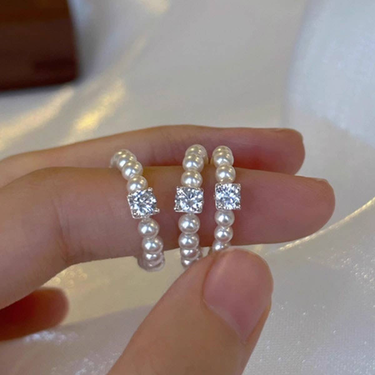 Pearl spliced small cube sugar ring